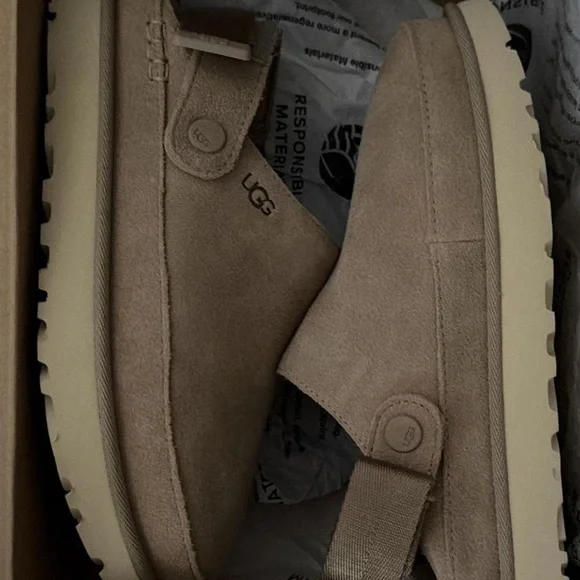 UGG Golden star Clog Shoes - Picture 4 of 6